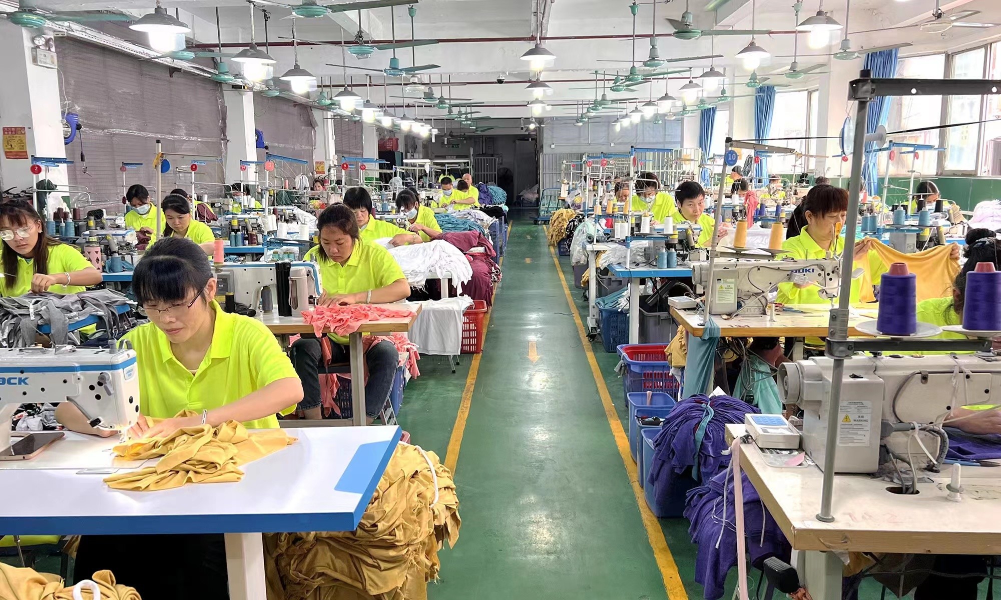 Guangzhou Vinas clothing technology Co., LTD fabrika üretim hattı