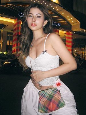 Özel kadınların yeni moda seksi saf rüzgar tatlı ve baharatlı desen küçük kemer bir taban bluz kadın