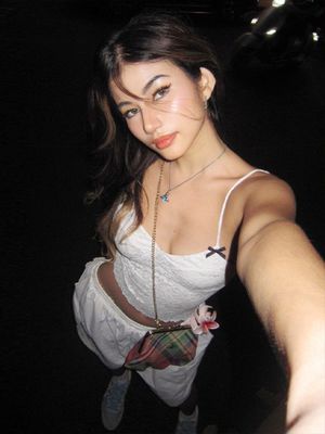 Özel kadınların yeni moda seksi saf rüzgar tatlı ve baharatlı desen küçük kemer bir taban bluz kadın
