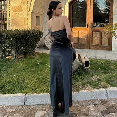 Yüksek anlayışlı özel yeni moda seksi halter halter katı renkli elbise