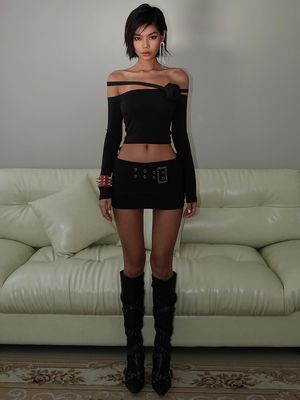 Yeni moda özel üç boyutlu çiçek çizgisi omuz uzun kollu üst eğri omuz ürün tişört kadın