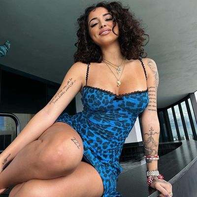 Yaz yeni moda baskısı yan kesik özel dantel halter elbise