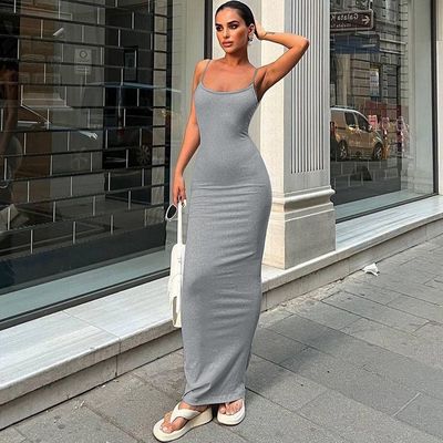 Yeni moda seksi sırtsız sağlam renkli ince bir halterli elbise