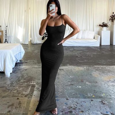 Yeni moda seksi sırtsız sağlam renkli ince bir halterli elbise