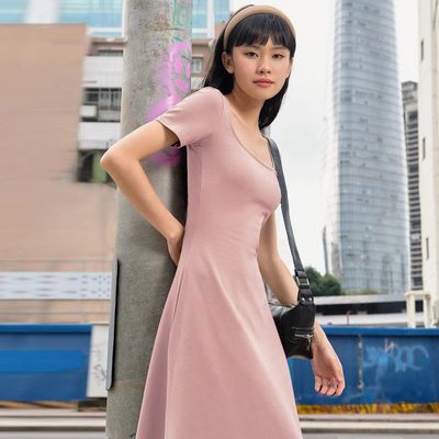 Moda Sokak Fotoğrafı Zayıf Katı Renkli U boyun Kısa kollu elbise