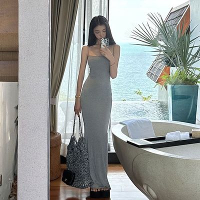 Tek çizgili boyun halter halter seksi moda saf rüzgar ince bel bel uzun elbise