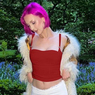Yeni yaz seksi seksi kız sırtını boynunu belini zayıflatır.