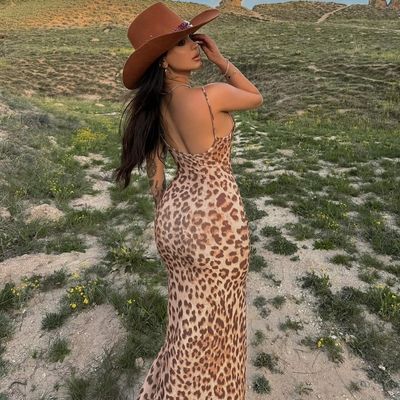 Yazın yeni moda baskısı, ince ve kıvrımlı seksi halter halter elbise.