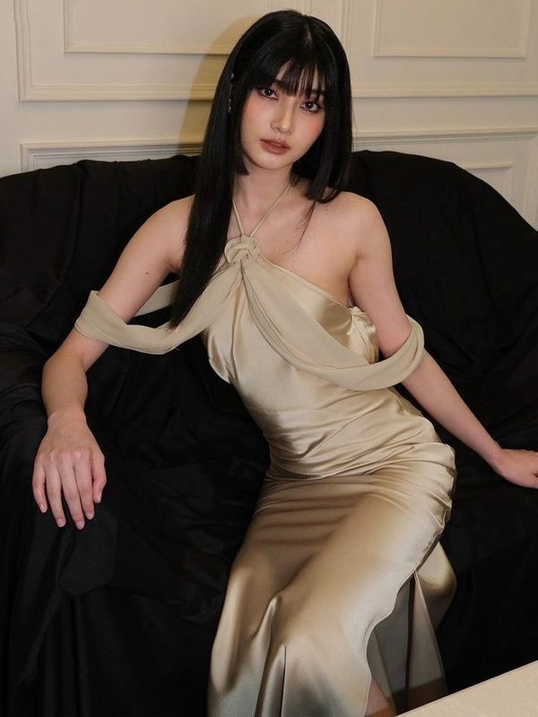 Yazın yeni moda yabancı stil halter eteği seksi sırtsız ince mizaçlı parlak elbise