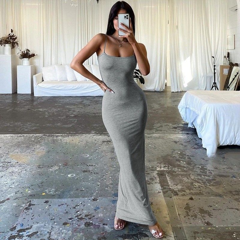 Yeni moda seksi sırtsız sağlam renkli ince bir halterli elbise
