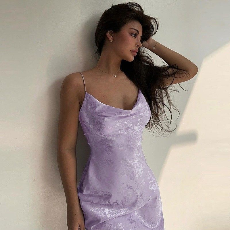 Kadın Yaz Yeni Seksi çizgi boynuzlu Fransız tarzı Satin Sırtsız Uzun Halter elbise